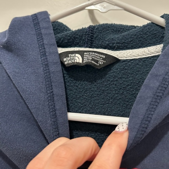 TNF Boys Navy Hoodie size small or 6 - Picture 4 of 5